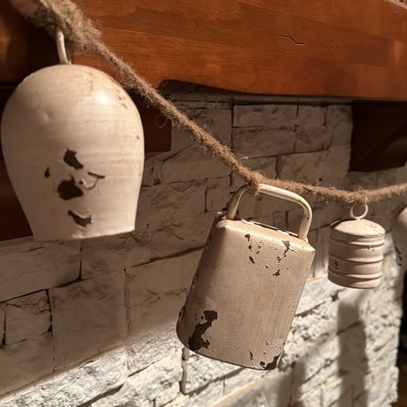 Rustic Cowbell garland - Picture 3 of 5
